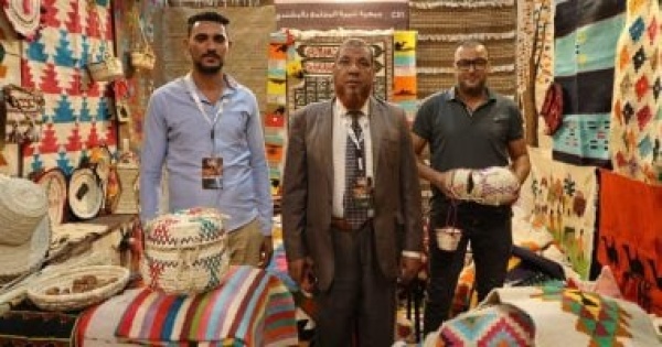 مئات الحرفيين ينضمون للمرة الأولى لمعرض تراثنا ويشكرون الزعيم السيسى على دعمه مئات الحرفيين ينضمون للمرة الأولى لمعرض تراثنا ويشكرون الزعيم السيسى على دعمه