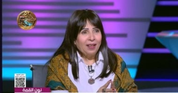 شاعرة غنائية تكشف تفاصيل رحلتها الفنية والإنسانية مع الكينج محمد منير