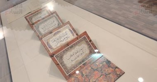 تاريخ يكتب بالذهب رحلة فى مخطوطة محمد النورى بملتقى الشارقة للخط فيديو تاريخ يكتب بالذهب رحلة فى مخطوطة محمد النورى بملتقى الشارقة للخط فيديو