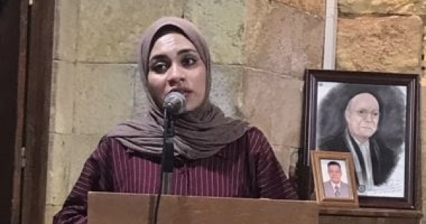 سهيلة آل حجازى فى بيت الشعر العربى قصيدة تبدت الآى فى طينى وفى ثمرى سهيلة آل حجازى فى بيت الشعر العربى قصيدة تبدت الآى فى طينى وفى ثمرى