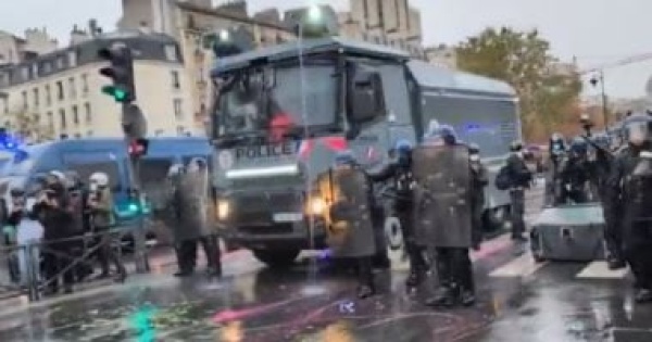 مراسل القاهرة الإخبارية استنفار أمني وحواجز حديدية تحسب ا لأي أعمال شغب في فرنسا