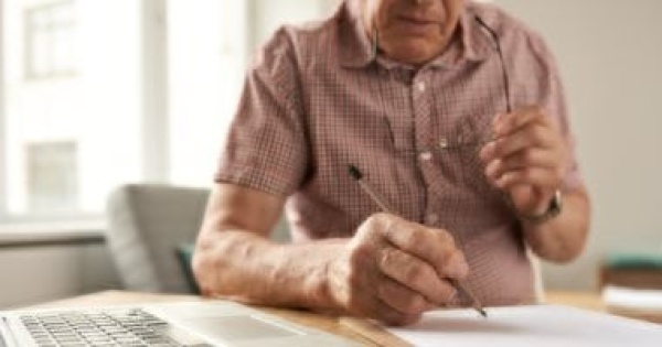 استطلاع 76 ممن تتراوح أعمارهم بين 60 و74 عاما لا يعتبرون أنفسهم مسنين