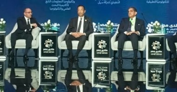 وزير الاتصالات نستهدف إنتاج 30 مليون هاتف محمول سنويا لتلبية الطلب المحلى والتصدير وزير الاتصالات نستهدف إنتاج 30 مليون هاتف محمول سنويا لتلبية الطلب المحلى والتصدير