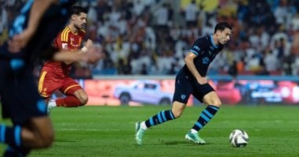 القادسية ضد الهلال التعادل 1 1 يحسم الشوط الأول المثيرة بالدوري السعودي