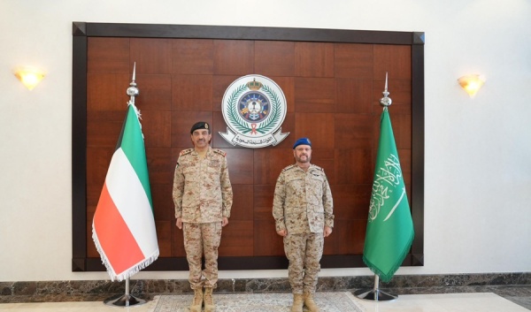 رئيس الأركان العامة للجيش يبحث مع نظيره السعودي تطوير التعاون العسكري والدفاعي بين البلدين رئيس الأركان العامة للجيش يبحث مع نظيره السعودي تطوير التعاون العسكري والدفاعي بين البلدين