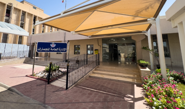 رئيس الجمارك يتفقد منفذ العبدلي الحدودي عقب تعرضه لاعتداءات آثمة بمسيرات رئيس الجمارك يتفقد منفذ العبدلي الحدودي عقب تعرضه لاعتداءات آثمة بمسيرات