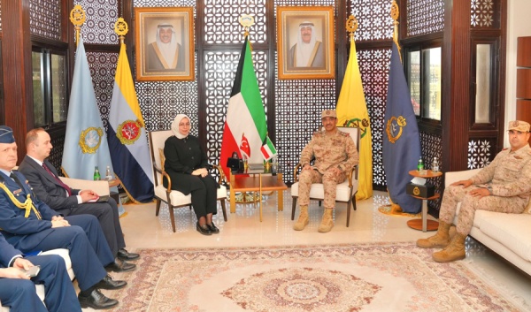 رئيس الأركان يبحث مع سفيرة تركيا سبل تطوير التعاون العسكري المشترك رئيس الأركان يبحث مع سفيرة تركيا سبل تطوير التعاون العسكري المشترك