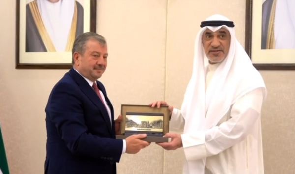وزير الداخلية يبحث مع مدير دائرة المخابرات العامة الأردنية تعزيز التعاون الأمني بين البلدين وزير الداخلية يبحث مع مدير دائرة المخابرات العامة الأردنية تعزيز التعاون الأمني بين البلدين