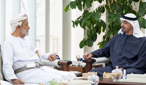 الرئيس الإماراتي يبحث مع سلطان عمان التطورات في المنطقة وسبل تعزيز العلاقات الثنائية الرئيس الإماراتي يبحث مع سلطان عمان التطورات في المنطقة وسبل تعزيز العلاقات الثنائية