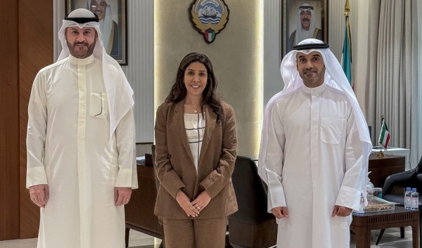 وزيرة الأشغال تستقبل مدير عام مؤسسة الموانئ ومساعده
