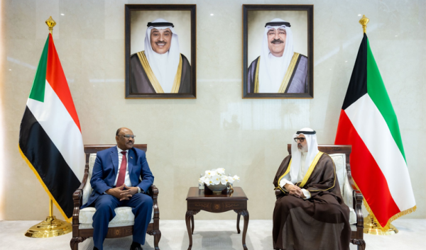 وزير الخارجية يبحث مع نظيره السوداني تعزيز العلاقات بين البلدين وزير الخارجية يبحث مع نظيره السوداني تعزيز العلاقات بين البلدين