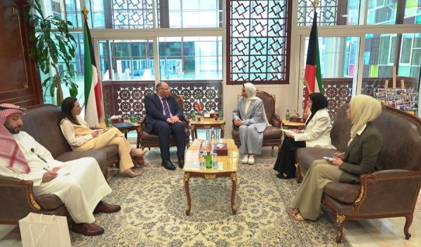 وزيرة الشؤون تبحث مع السفير المصري تعزيز التعاون في المجالات الاجتماعية والإنسانية