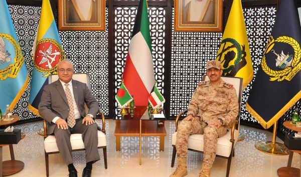 رئيس الأركان يبحث مع سفير بنغلاديش تعزيز التعاون الدفاعي المشترك رئيس الأركان يبحث مع سفير بنغلاديش تعزيز التعاون الدفاعي المشترك