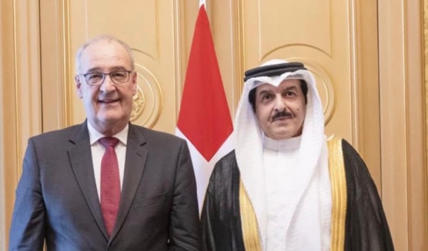 سفير الكويت لدى سويسرا يقد م أوراق اعتماده لرئيس الاتحاد السويسري سفير الكويت لدى سويسرا يقد م أوراق اعتماده لرئيس الاتحاد السويسري