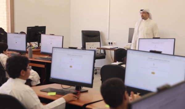 1071 طالبا وطالبة من المرحلة المتوسطة يتقدمون لاختبارات الكشف عن الطلبة الموهوبين 1071 طالبا وطالبة من المرحلة المتوسطة يتقدمون لاختبارات الكشف عن الطلبة الموهوبين