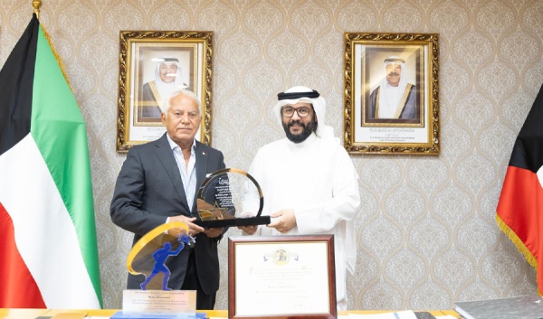 وكيل الصحة يكر م البروفيسور موسى خورشيد الحائز جائزة الريادة العالمية بجراحة السمنة وكيل الصحة يكر م البروفيسور موسى خورشيد الحائز جائزة الريادة العالمية بجراحة السمنة