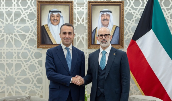وزير الخارجية يستعرض مع مبعوث الاتحاد الأوروبي لمنطقة الخليج آخر المستجدات