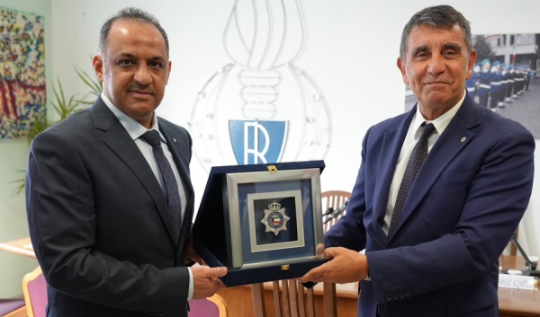 اللواء الوهيب يبحث ومسؤول إيطالي تعزيز التعاون وتبادل الخبرات بمجال إدارة المؤسسات الإصلاحية اللواء الوهيب يبحث ومسؤول إيطالي تعزيز التعاون وتبادل الخبرات بمجال إدارة المؤسسات الإصلاحية