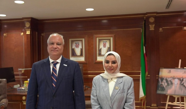 الحويلة تبحث مع مستشار مفوضية اللاجئين تعزيز التعاون الإنساني الحويلة تبحث مع مستشار مفوضية اللاجئين تعزيز التعاون الإنساني