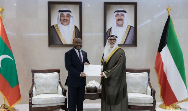 سمو أمير البلاد يتلقى رسالة خطية من رئيس المالديف