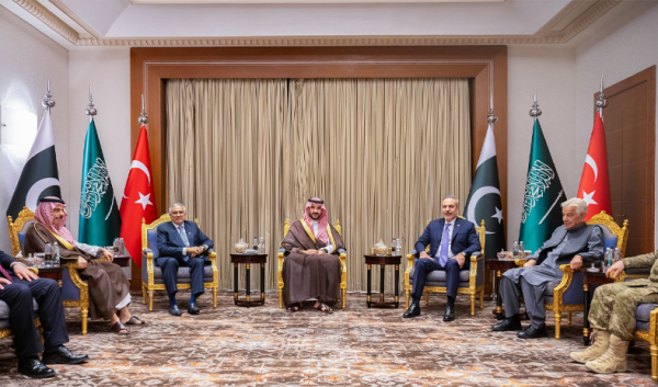 حلف مكة الانتقال الفوري للتنفيذ العملي لالتزامات الدفاع المشترك حلف مكة الانتقال الفوري للتنفيذ العملي لالتزامات الدفاع المشترك