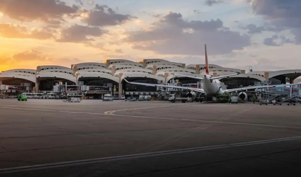 الطيران المدني السعودية مطار الملك خالد الدولي بالرياض تعرض لاعتداء جديد عصر اليوم أسفر عن إصابات