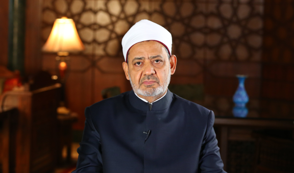شيخ الأزهر يدعو إلى تشكيل لجنة وساطة عاجلة من حكماء الأمة لإنهاء الصراعات والحروب في المنطقة شيخ الأزهر يدعو إلى تشكيل لجنة وساطة عاجلة من حكماء الأمة لإنهاء الصراعات والحروب في المنطقة