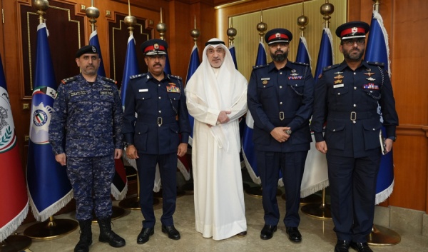اليوسف يبحث مع قائد خفر السواحل البحريني تعزيز التعاون الأمني اليوسف يبحث مع قائد خفر السواحل البحريني تعزيز التعاون الأمني