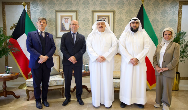وزير الصحة يبحث مع السفير الفرنسي تعزيز التعاون الصحي وتبادل الخبرات