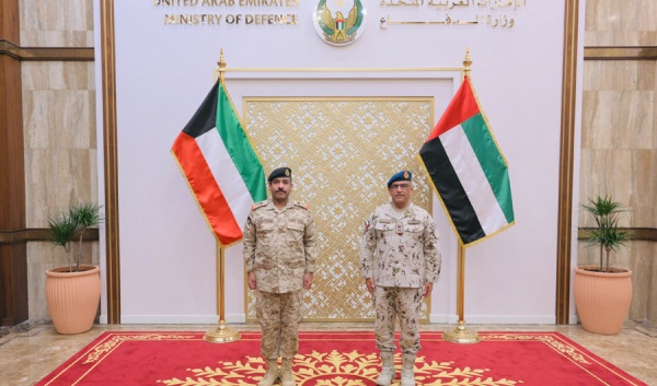 الكويت والإمارات تبحثان تعزيز التعاون العسكري والدفاعي