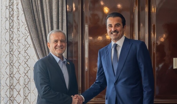 أمير قطر والرئيس الإيراني يبحثان في موسكو تطورات المفاوضات ومضيق هرمز