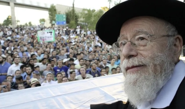 حاخام متطرف يفتي للمستوطنين بجواز سرقة زيتون الفلسطينيين