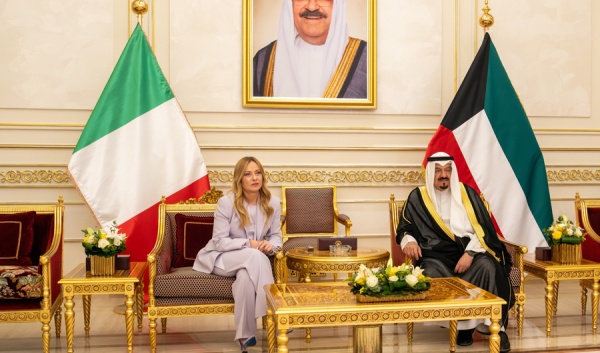 الكويت وإيطاليا توقعان مذكرتي تفاهم وخطاب نوايا لتعزيز التعاون الاستثماري والدفاعي الكويت وإيطاليا توقعان مذكرتي تفاهم وخطاب نوايا لتعزيز التعاون الاستثماري والدفاعي