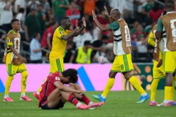 جنوب أفريقيا تفوز على كوريا وتتأهل الى دور ال32