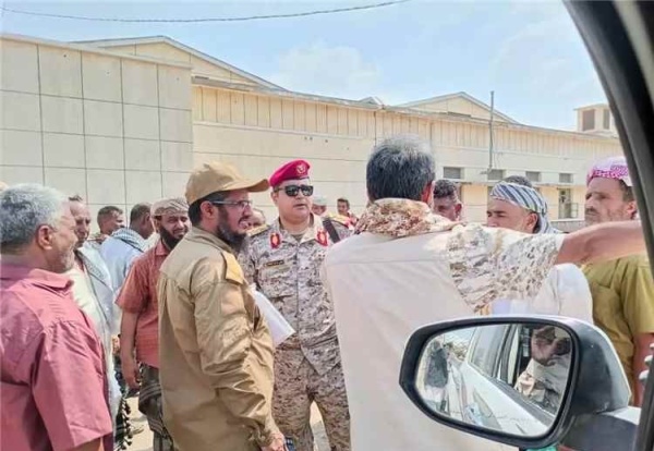 قوات الانتقالي تسلم معسكرا في محافظة عدن