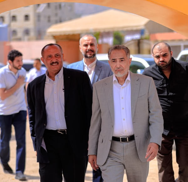 صنعاء رئيس مجلس إدارة إقليم اليمن بمجموعة هائل سعيد أنعم وشركاه يلتقي العمال والكفاءات الشابة ويكر م قدامى الموظفين والشركات المتميزة صنعاء رئيس مجلس إدارة إقليم اليمن بمجموعة هائل سعيد أنعم وشركاه يلتقي العمال والكفاءات الشابة ويكر م قدامى الموظفين والشركات المتميزة