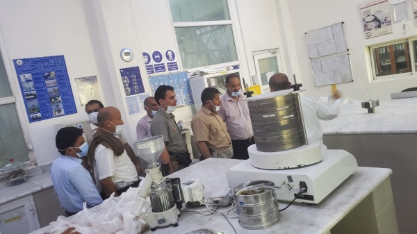 الحديدة مدير عام هيئة المواصفات يتفقد عددا من مطاحن الحديدة لمتابعة تنفيذ قرار تحديد استخلاص الدقيق