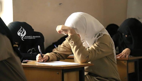 اب يفجر ازمة بمركز امتحاني اب يفجر ازمة بمركز امتحاني