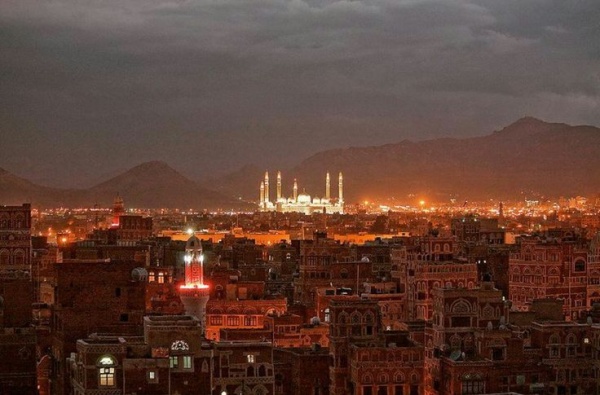 انفجارات تشعل صنعاء صور