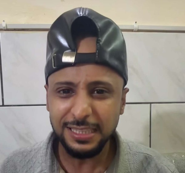 بعد سرقة سيارته وتصوير مقاطع من داخلها محمد تيكا طالبوني بألفي دولار لإعادتها ووالد أحد المتهمين استدعاني بتهمة التشهير بعدن