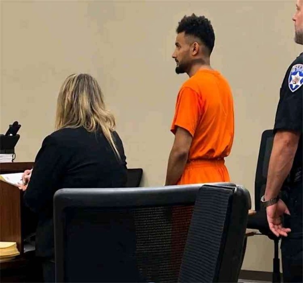 التفاصيل الكاملة لقيام يمني بقتل زوجته واطفاله ويمني اخر في أمريكا