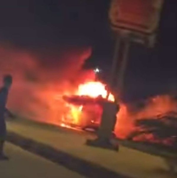احتراق مركبة بالكامل في فوة القديمة بالمكلا