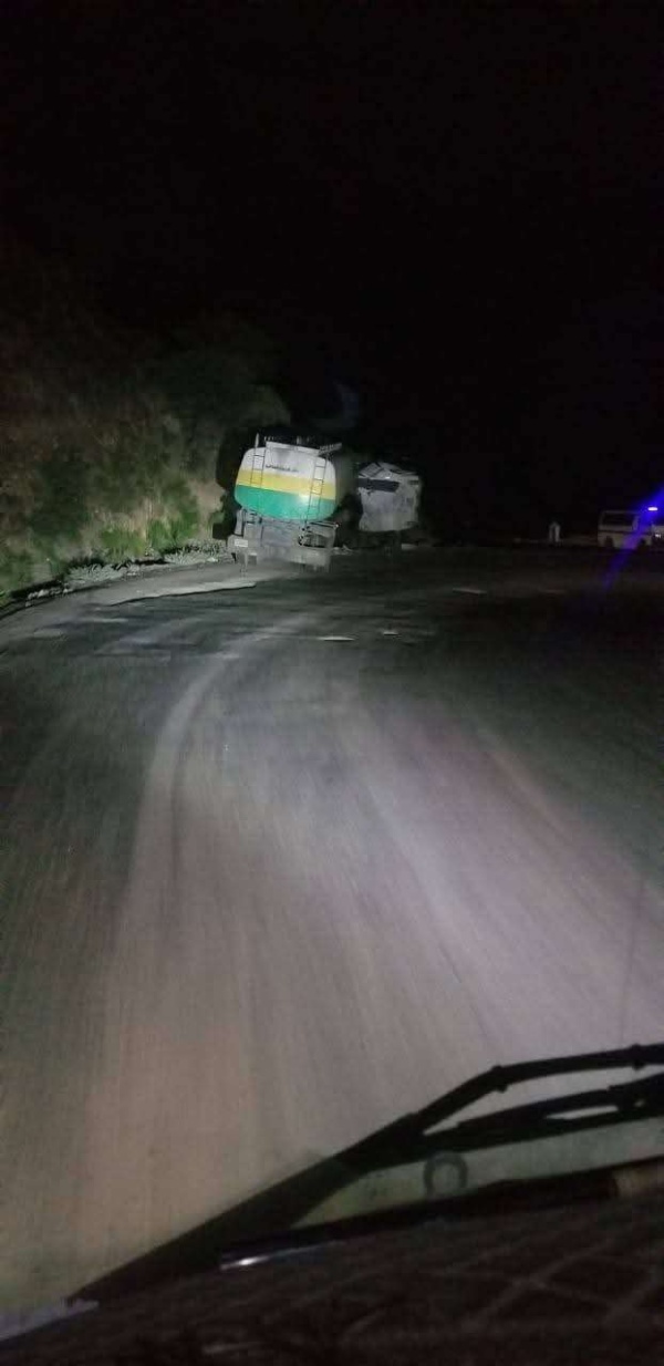 إصابة سائق شاحنة نقل ثقيل بحادث مروري في نقيل بني سلامة بذمار إصابة سائق شاحنة نقل ثقيل بحادث مروري في نقيل بني سلامة بذمار