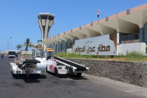 مواطنون لكريتر سكاي وصلنا مطار عدن دون إمتعتنا ونطالب الوزير بوضع حد لهذه التجاوزات