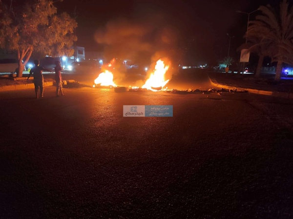 عاجل احتجاجات غاضبة في غيل باوزير تنديدا بتدهور الكهرباء صور