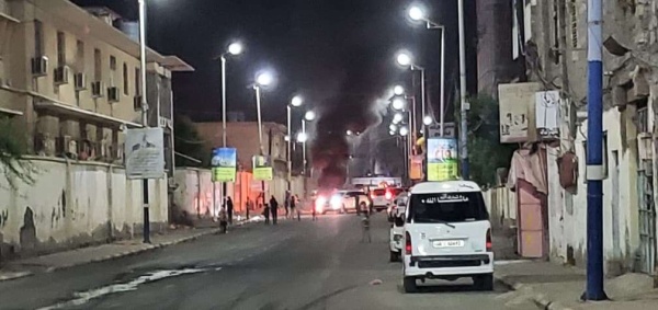 شارع عدن يرفض التسييس غضب واسع من محاولات الانتقالي المنحل ركوب موجة احتجاجات الكهرباء