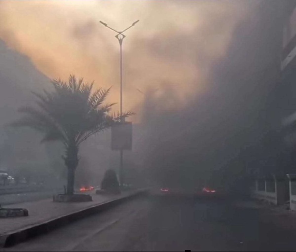 عاجل عودة الهدوء إلى عدن عقب عصيان مدني ومواجهات للمطالبة بتحسين الكهرباء عاجل عودة الهدوء إلى عدن عقب عصيان مدني ومواجهات للمطالبة بتحسين الكهرباء