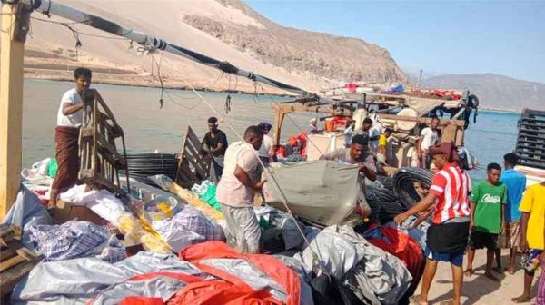 قلق وترقب بين الأسر نداء استغاثة لإنقاذ ركاب الرحال و البركة في عرض البحر قلق وترقب بين الأسر نداء استغاثة لإنقاذ ركاب الرحال و البركة في عرض البحر