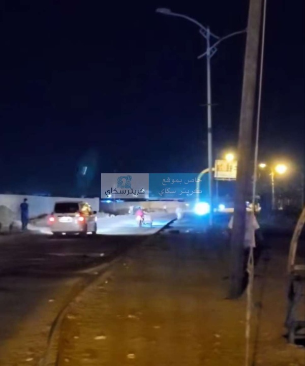 عاجل محتجون في البريقة يصعدون تحركاتهم ويمنعون خروج شاحنات الوقود من ميناء الزيت عاجل محتجون في البريقة يصعدون تحركاتهم ويمنعون خروج شاحنات الوقود من ميناء الزيت