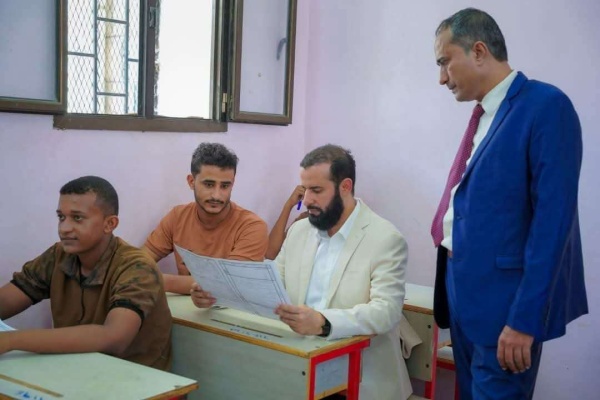 صورة لمحافظ أبين مختار الرباش تشعل مواقع التواصل وتحصد إشادة واسعة